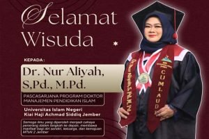 Read more about the article Cumlaude! Kepala MTsN 2 Jember Buktikan Semangat Belajar Tak Kenal Lelah