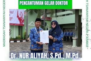 Semangat Pahlawan, Semangat Pendidikan: Kepala MTsN 2 Jember Raih Gelar Doktor di Momen Bersejarah